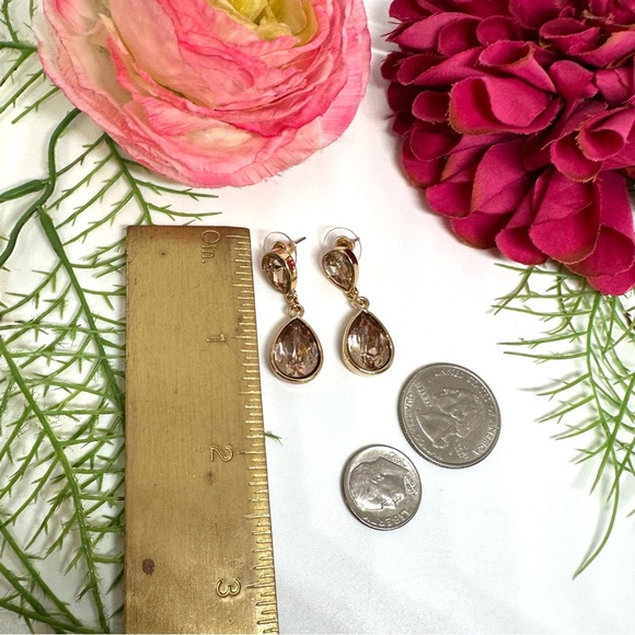 NEW⚜️Golden Crystal Drop Earrings - Picture 4 of 5